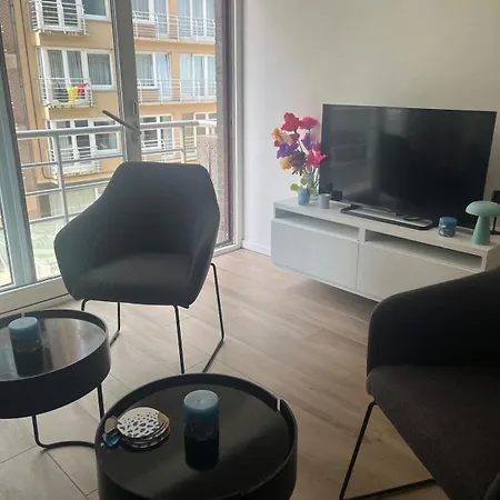 Appartement With Side Sea Views